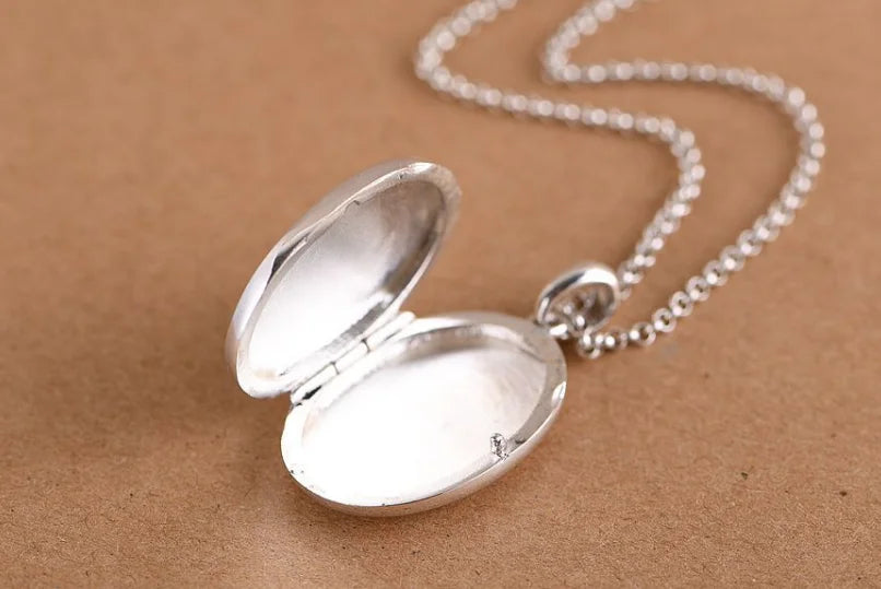 925 Sterling Silver Photo Locket Necklace – Vintage Keepsake Jewelry