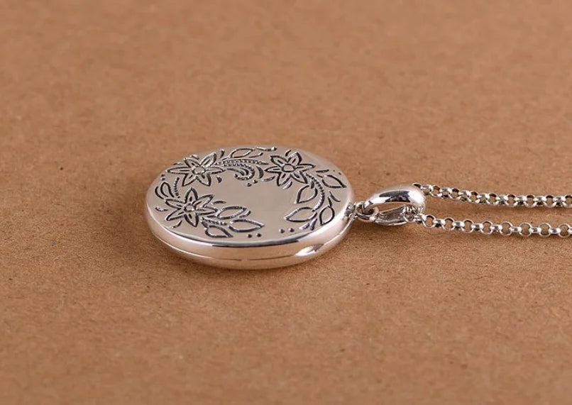 925 Sterling Silver Photo Locket Necklace – Vintage Keepsake Jewelry