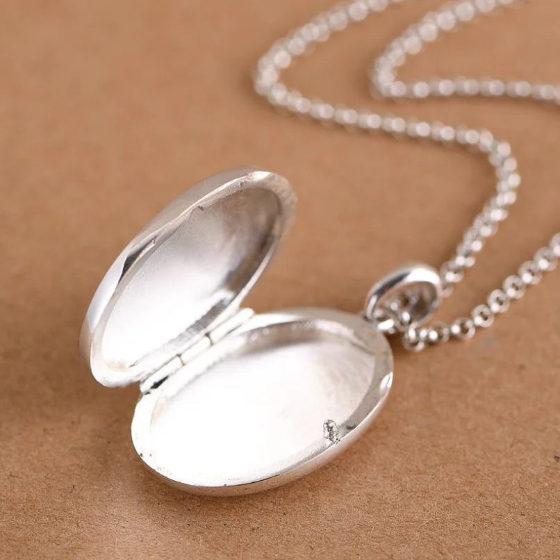 925 Sterling Silver Photo Locket Necklace – Vintage Keepsake Jewelry